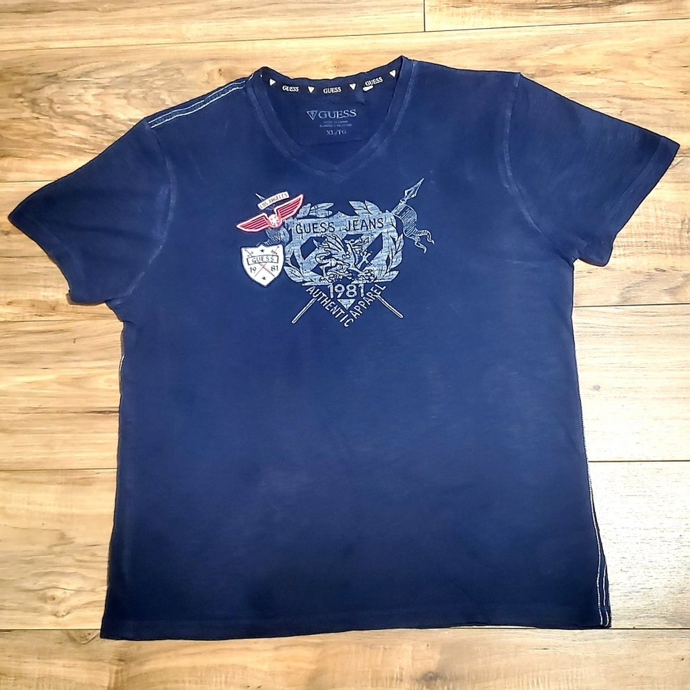 Guess V-neck shirt with Embroidered patches